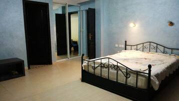 4 bedrooms, travel cot, free WiFi, bed sheets