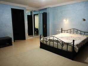 4 chambres, lit parapluie, Wi-Fi gratuit, draps fournis