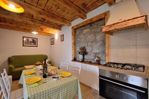 Dining - Holiday home with pool and air conditioning (Buzet)