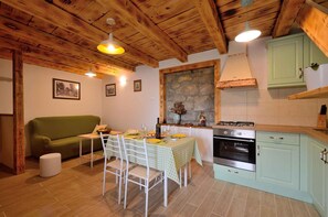 Interior - Holiday home with pool and air conditioning (Buzet)