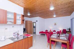 Studio (Studio Apartment with Balcony and Cit) | Vardagsrum | Tv