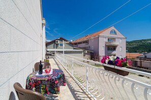 Apartment (One Bedroom Apartment - Balcony and C) | Balcony