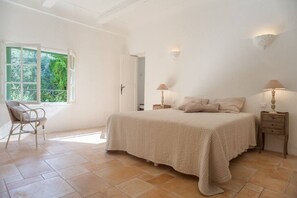 3 bedrooms, iron/ironing board, travel crib, WiFi - Exclusive flat with panoramic view (AC everywhere) (Saint-Paul-De-Vence)