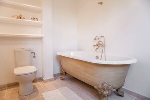Bathtub, hair dryer - Exclusive flat with panoramic view (AC everywhere) (Saint-Paul-De-Vence)