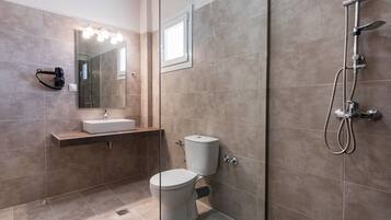 Apartment | Bathroom | Combined shower/tub, hair dryer, slippers, towels