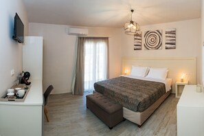 Minibar, in-room safe, free WiFi, bed sheets