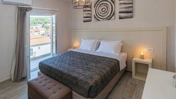 Minibar, in-room safe, free WiFi, bed sheets