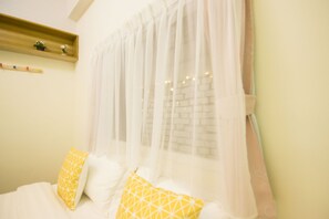 Individually decorated, individually furnished, free WiFi - OneHeartInn (Tainan)