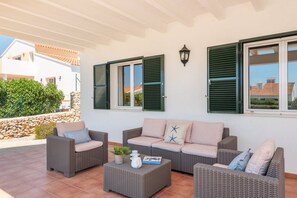 Terrace/patio - Villa Poppy. Private pool, Full AC & Wifi, Menorca (Sant Lluís)