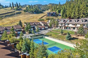 Sports court - Ski In Ski Out at Bear Mountain by Destination Big Bear:2 BR Condo! Patio w/ FIRE PIT! Community HOT TUB/PickleBall/Tennis/Basketball Courts! Walk to Bear Mountain Golf Course & National Forest Trails! (Big Bear Lake)