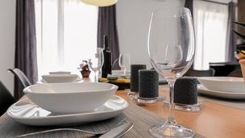 Lägenhet (Three Bedroom Apartment- Balconies an) | Matservice på rummet