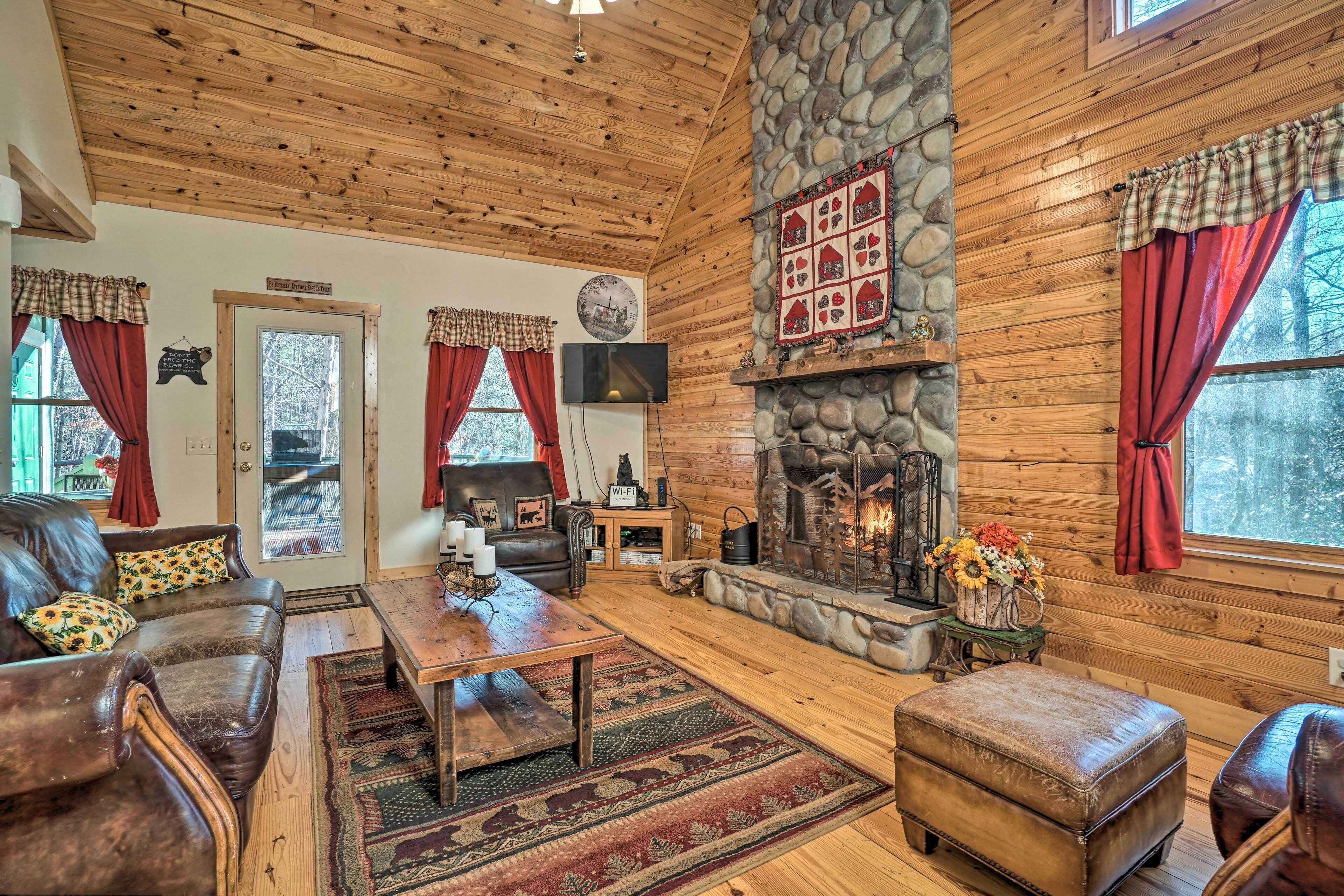 TV, fireplace