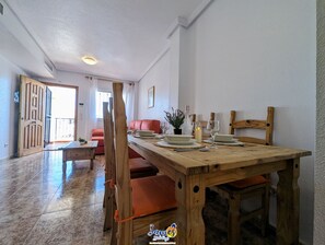 Dining - La Cinuelica 2 Bed, 1st Floor apt with comm pool R14.99 (Alicante)