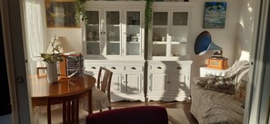 Interior - 70 m² apartment with balcony near a park and 400 m from the sea (Royan)