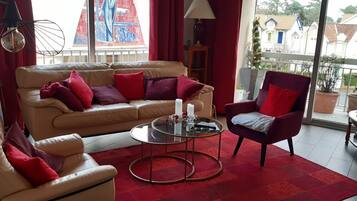 Télévision, lecteur de DVD, livres, médiathÚque