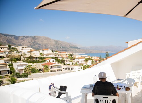 Blue Apartment 3, Sea view 200 m from the beach 20% DISCOUNT JULY SEVEN