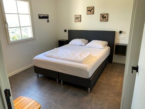 3 bedrooms, iron/ironing board, travel crib, free WiFi - La Cigale, beautiful villa with infinity pool and breathtaking views  (Chassagnes)