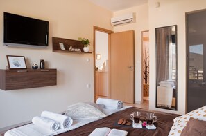 4 bedrooms, in-room safe, iron/ironing board, WiFi - Green Horizon Villa (Rhodes)