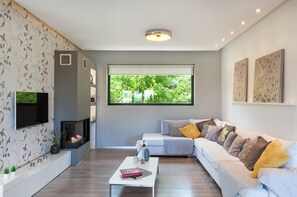 TV, fireplace - Green Horizon Villa (Rhodes)