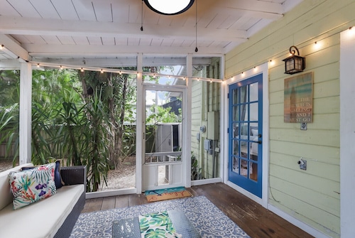 Charming Beach Cottage