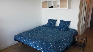 1 Schlafzimmer, Bügeleisen/Bügelbrett, Bettwäsche