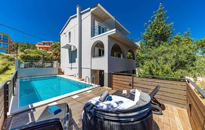 A heated pool - Gorgeous home in Trogir with sauna (Trogir)