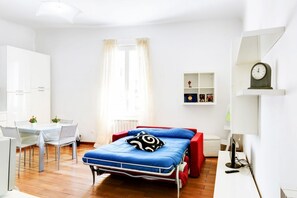 Living area - Migliarina Cozy Apartment (La Spezia)