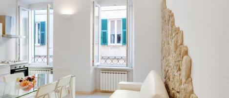 Departamento, 1 habitación | Área de sala de estar | Televisión de pantalla plana