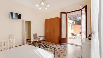 Apartment, 3 Bedrooms | 3 bedrooms, free WiFi, bed sheets
