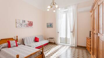 Apartment, 3 Bedrooms | 3 bedrooms, free WiFi, bed sheets