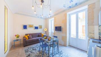 Apartment, 1 Bedroom | Ruang tamu | TV skrin rata