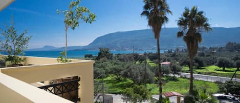 2 Bedroom Beach View Penthouse | Terraza o patio