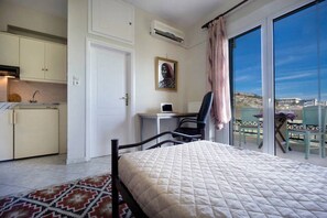 Beach View, Penthouse Studio | Yksilöllisesti sisustettu, yksilöllisesti kalustettu, työpöytä