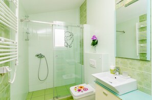 Apartment (Four Bedroom Duplex Apartment) | Bathroom