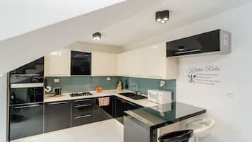 Apartment (Four Bedroom Duplex Apartment) | Private kitchen