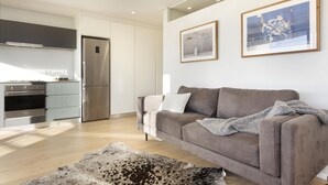 Apartment (1 Bedroom) | Wohnbereich