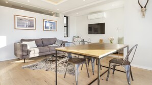 Apartment (1 Bedroom) | Wohnbereich