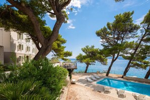 Pool - Beachfront Villa Castellum with Pool (Omiš)
