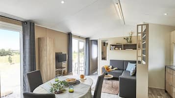 Premium Mobile Home (Prestige 6p) | In-room dining