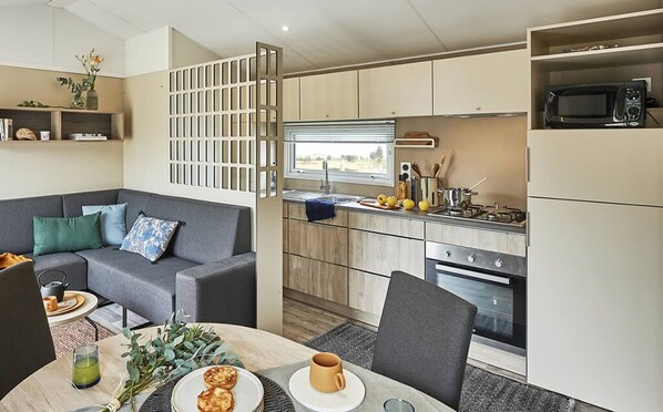 Premium Mobile Home (Prestige 6p) | In-room dining - Camping du Valentin (Laruns)