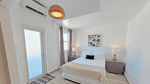 2 slaapkamers, een strijkplank/strijkijzer, reisbedje, wifi