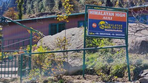 A sign for Himalayan High Auli, indicating it is a property of Himalayan Ecotels. - Himalayan High, Auli, By Himalayan Eco Lodges (Joshimath)
