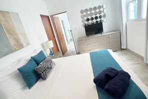 2 habitaciones, tabla de planchar con plancha, cuna de viaje y wifi