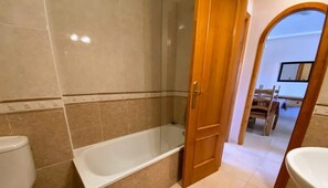Shower, towels - Playa Golf 1st floor apartment & com pool P248 (Alicante)