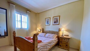 2 bedrooms, iron/ironing board, WiFi, bed sheets - Playa Golf 1st floor apartment & com pool P248 (Alicante)