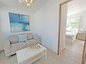 2 habitaciones, tabla de planchar con plancha, cuna de viaje y wifi