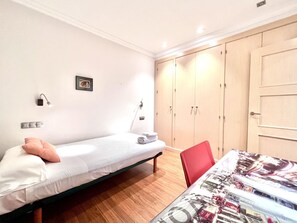 3 bedrooms, iron/ironing board, Internet, bed sheets