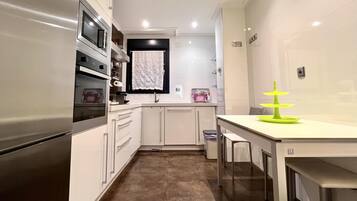 Réfrigérateur, micro-ondes, four, lave-vaisselle