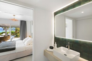 2 chambres, coffres-forts dans les chambres, bureau