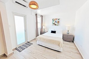 8 bedrooms, iron/ironing board, travel cot, WiFi - Ocean Park Suites U00 • 8BR Villa • Pool • Beach - San Juan (San Juan)